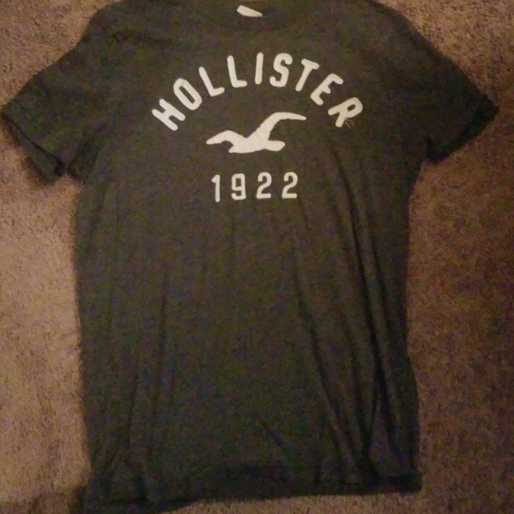 Hollister t-shirt